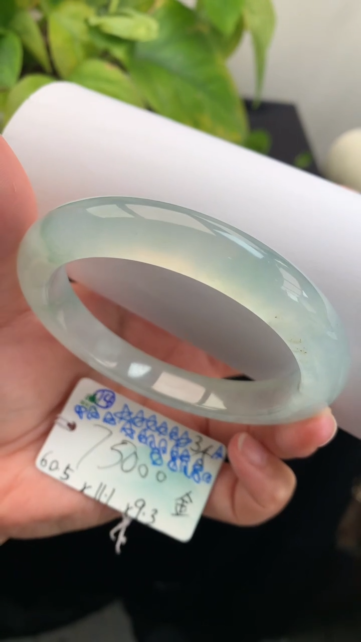 【闪购商品】翡翠手镯未镶嵌女神节#送礼#，下单联系客服核对地址~