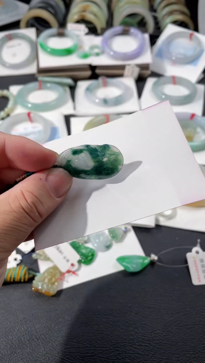 【闪购商品】翡翠颈饰未镶嵌如意