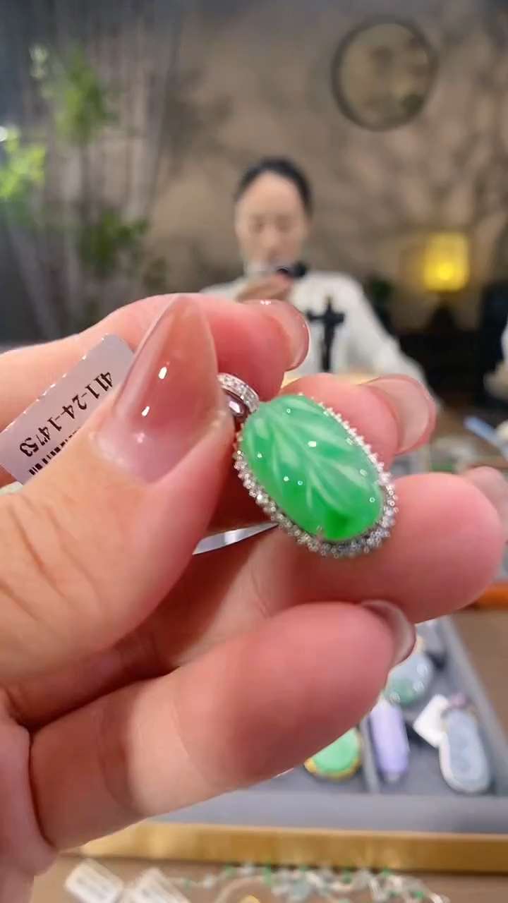 吊坠(不含链)18K金镶嵌翡翠叶子