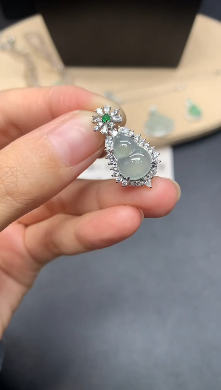 【闪购商品】翡翠吊坠(不含链)银S925镶嵌葫芦【多样性发其一】