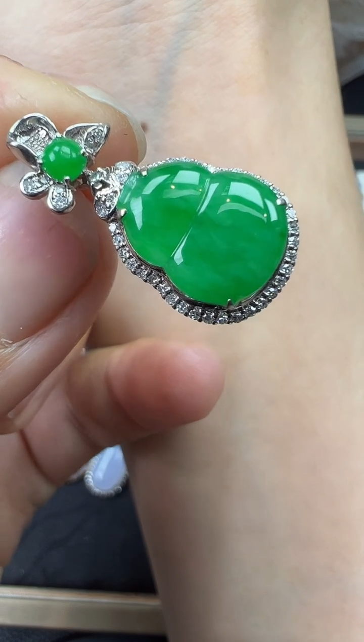 【闪购商品】翡翠吊坠(不含链)18K金镶嵌葫芦