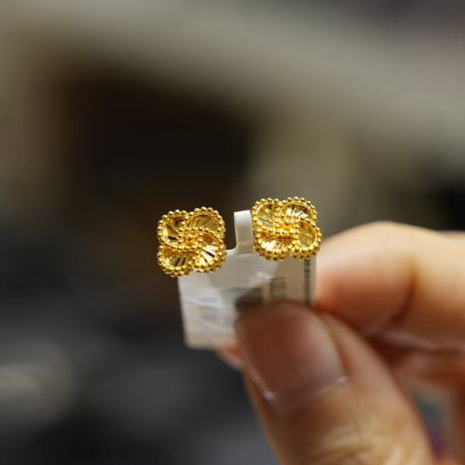 【巧玲专属】足金999龙鳞四叶草耳钉 经典时尚百搭 3.04