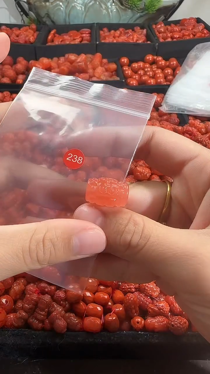 颈饰未镶嵌南红玛瑙1