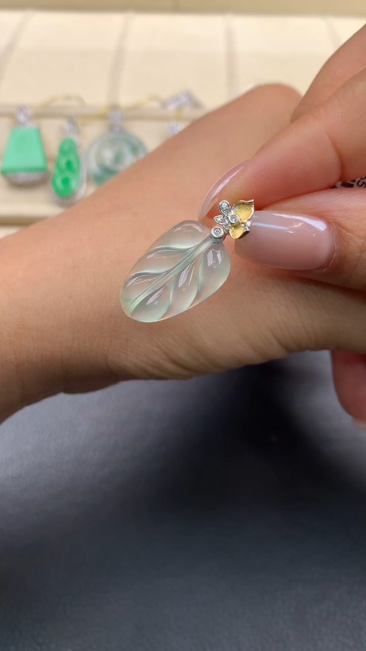 翡翠18K金镶嵌颈饰Q460