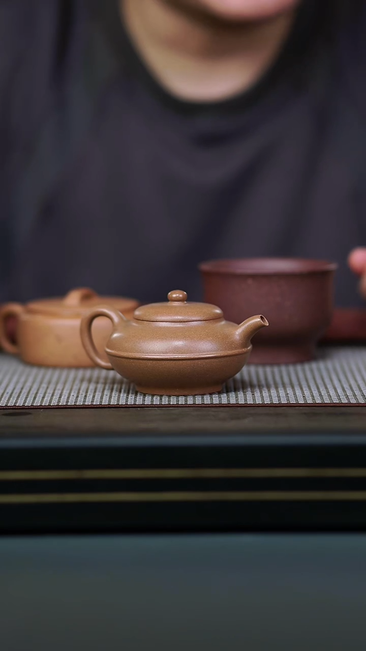 茶壶紫砂半手段泥线园150cc