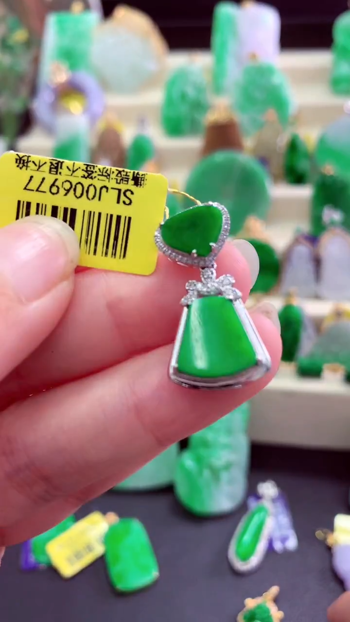 吊坠(不含链)18K金镶嵌翡翠挂件