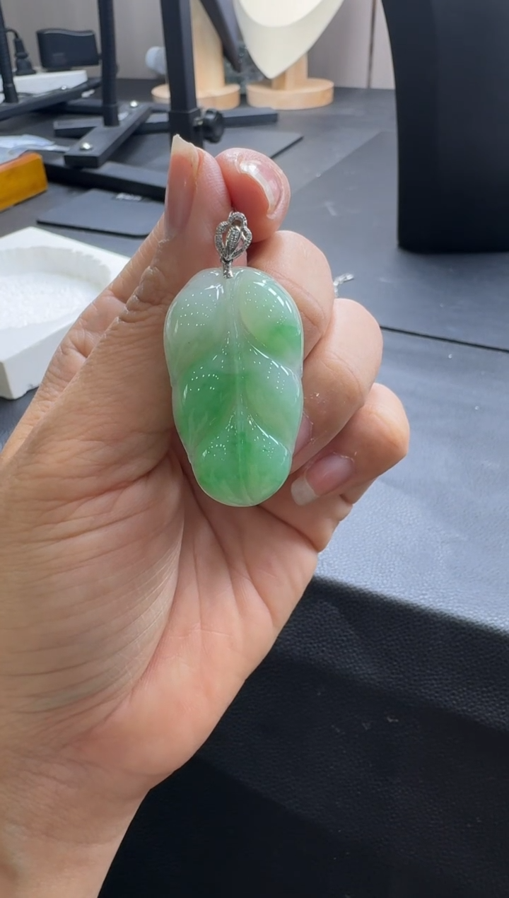 【闪购商品】翡翠颈饰18K金镶嵌YM1012-4叶子