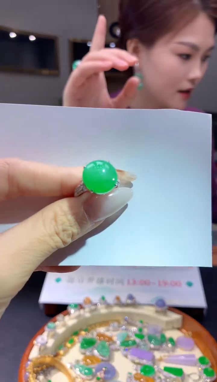 18K金镶嵌戒指翡翠33绿蛋面戒指