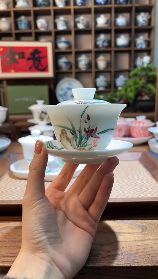 【闪购商品】五彩手绘兰花三才盖碗