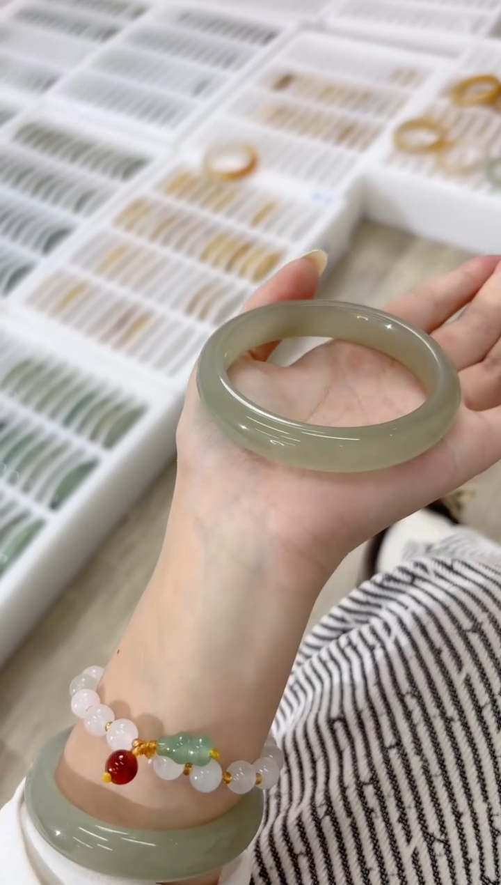 未镶嵌手镯石英质玉91-60D