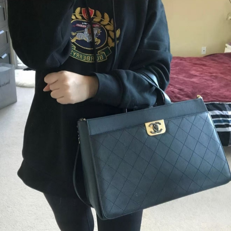 95新 Chanel/香奈儿 黑金菱格牛皮手提邮差公文包 底长34 23开