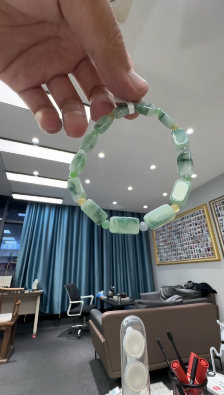 颈饰未镶嵌翡翠天然翡翠A货孤品一件 