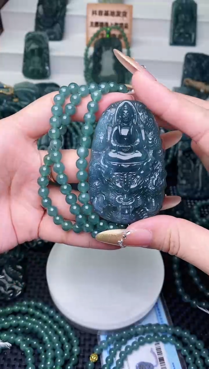 颈饰未镶嵌翡翠 