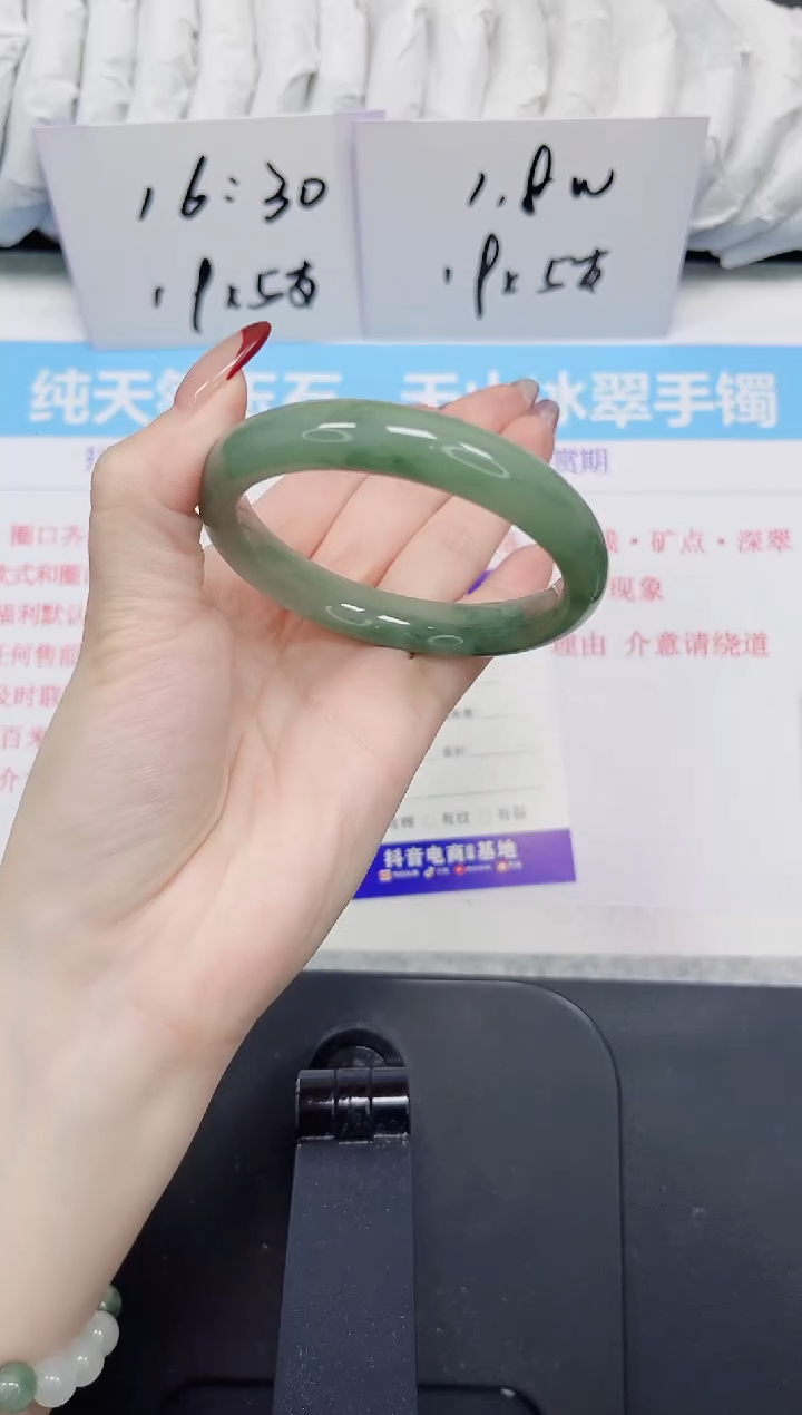 【闪购商品】石英质玉手镯未镶嵌174