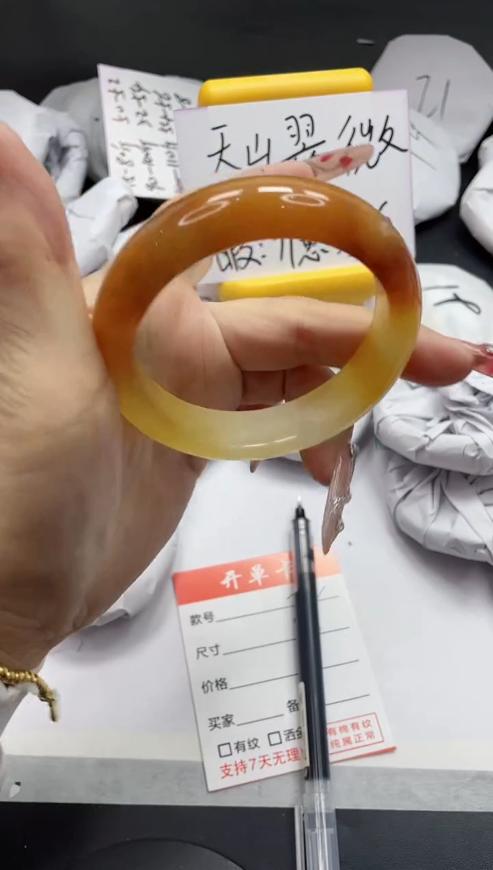 【闪购商品】石英质玉手镯未镶嵌72