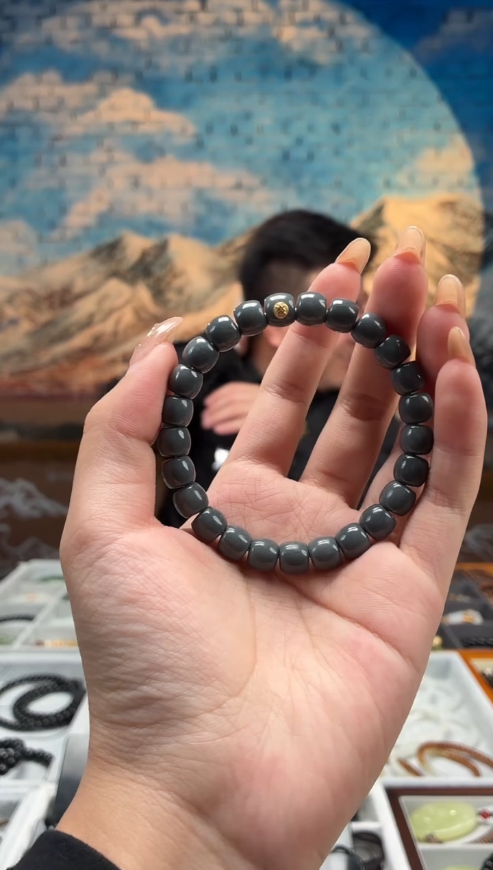 18K金镶嵌手串和田玉且末料