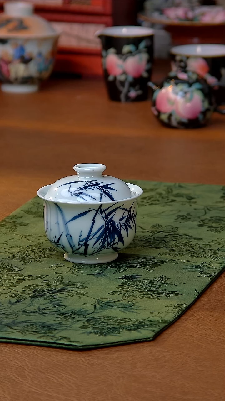 李华手绘青花节节高升钱袋盖碗