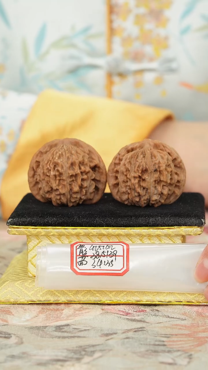 【闪购商品】文玩核桃把件一代楼