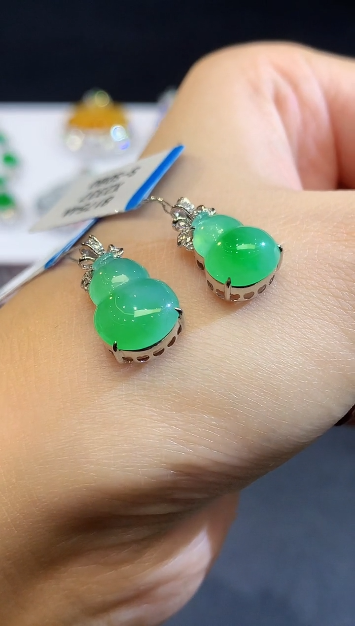 吊坠(不含链)18K金镶嵌翡翠多样性发其一