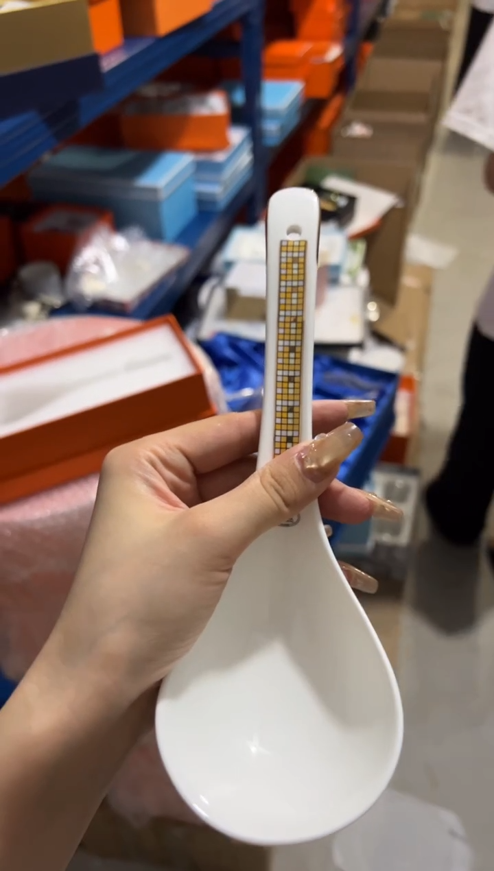 瓷片000---------