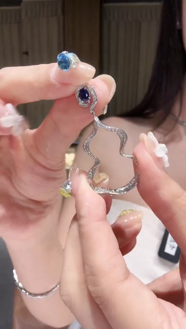 铂Pt950镶嵌吊坠（不含链）钻石葫芦蓝色设计款