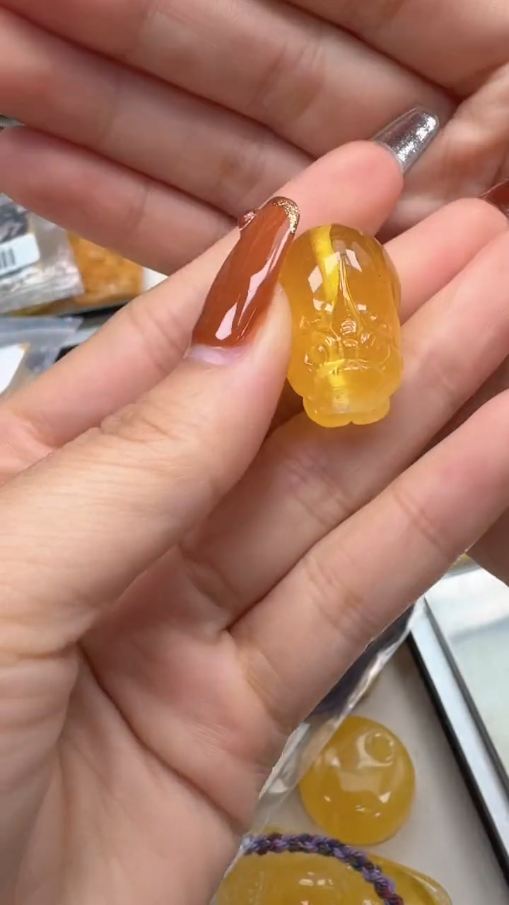 裸石琥珀未镶嵌如图