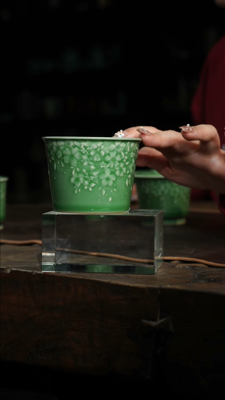 【闪购商品】瓷片李斌 梅子青繁花猪口杯