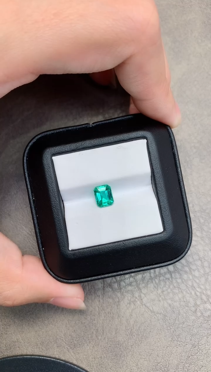 【闪购商品】祖母绿裸石未镶嵌1.4ct 巴西 极微油VB JHG