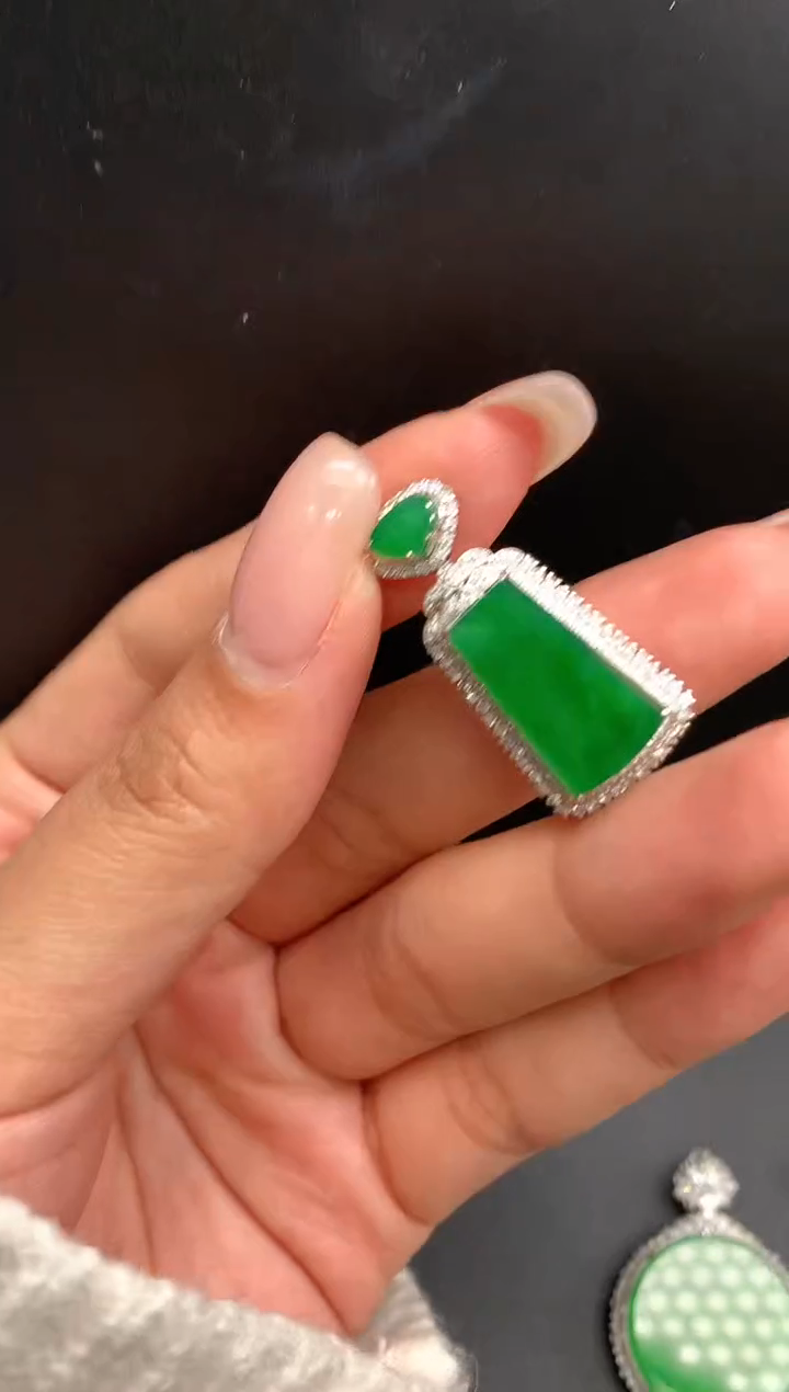 【闪购商品】翡翠颈饰18K金镶嵌无事牌1245