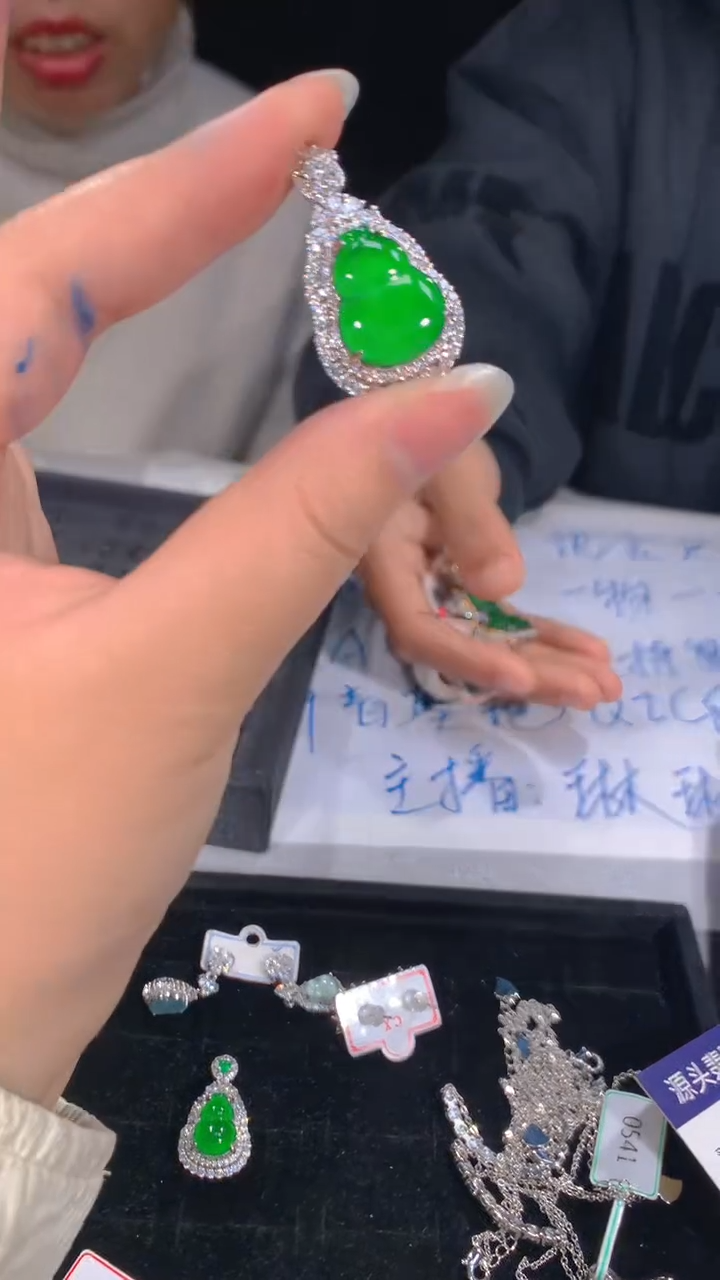 【闪购商品】定制翡翠未镶嵌36定制翡翠，多样性发货（发其一）