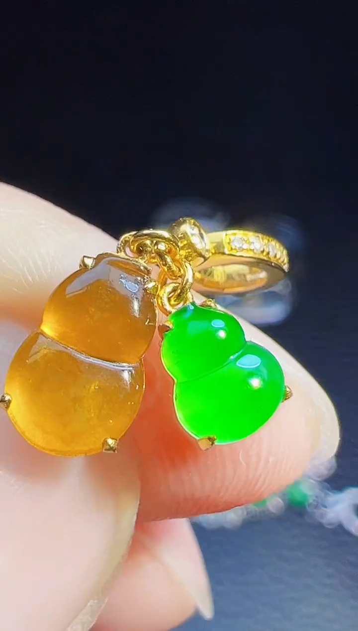 颈饰18K金镶嵌翡翠兰翡翠