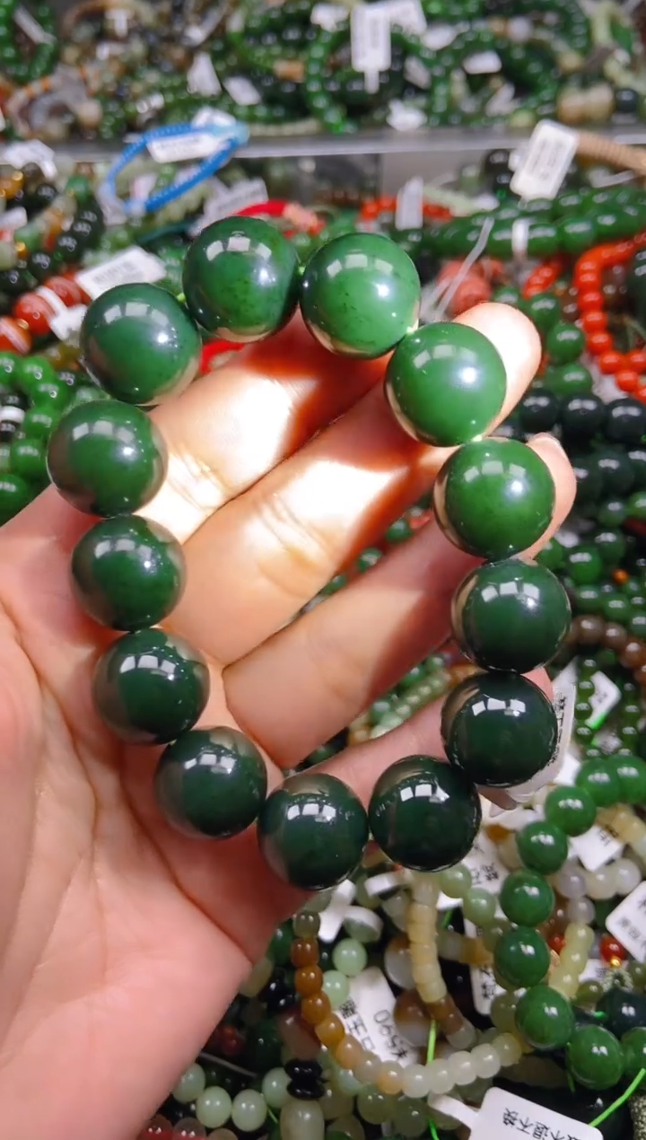 和田玉未镶嵌颈饰1