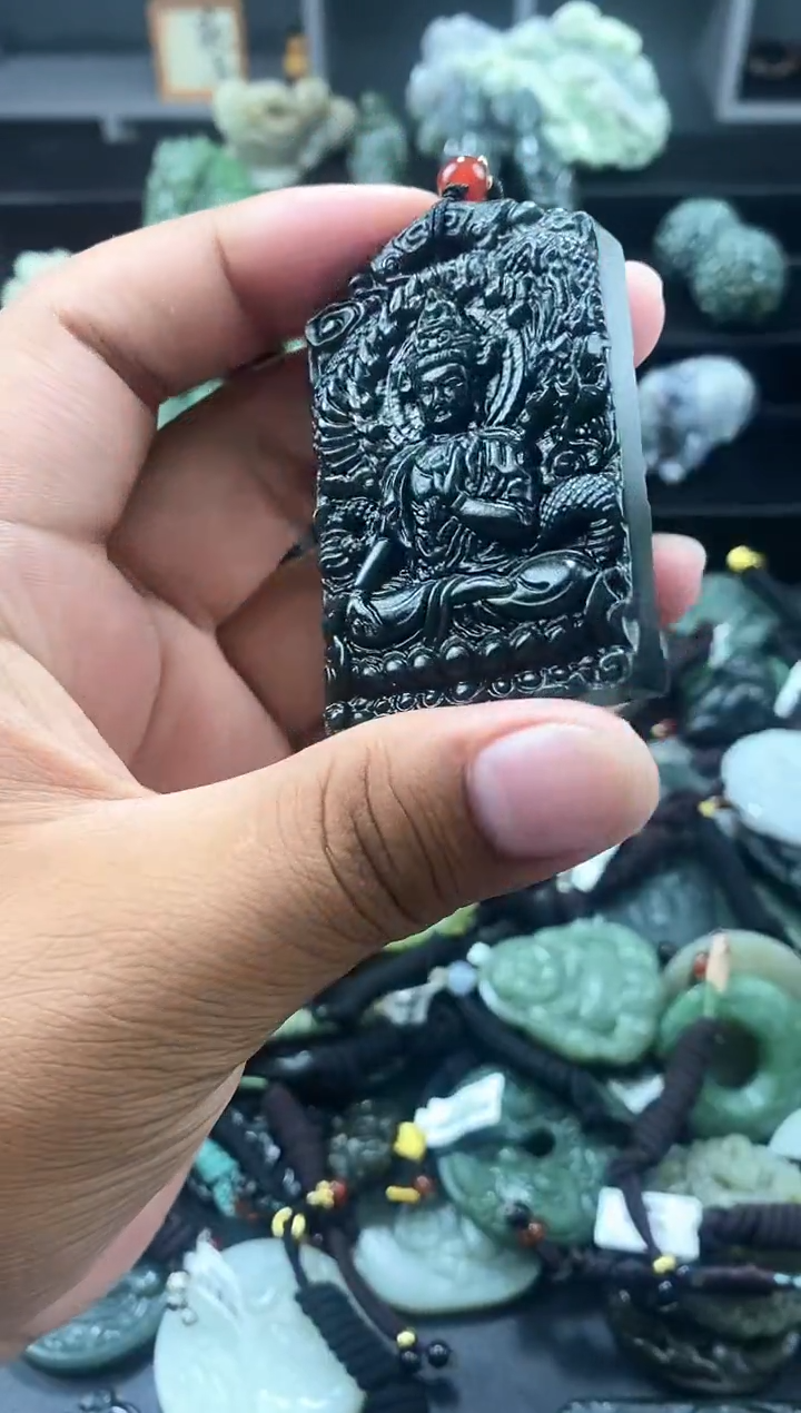 和田玉未镶嵌颈饰1