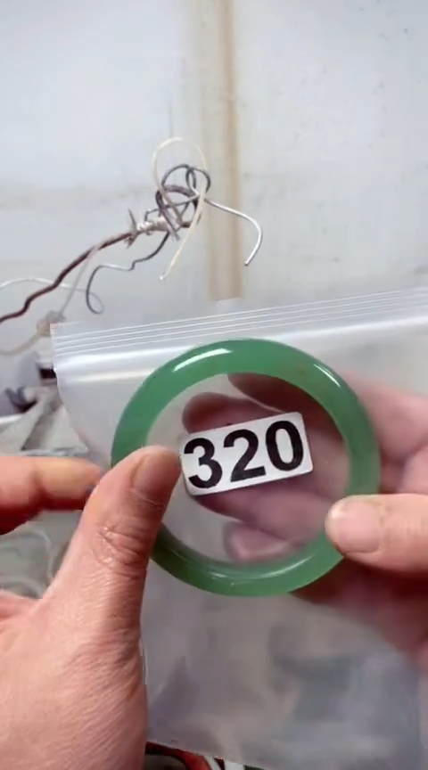 【闪购商品】石英质玉手镯未镶嵌62+320玉线