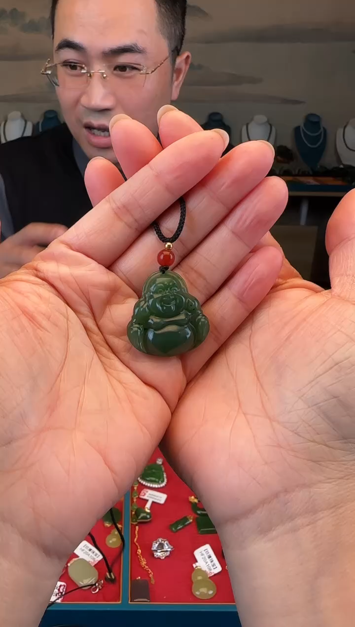 颈饰未镶嵌和田玉佛公