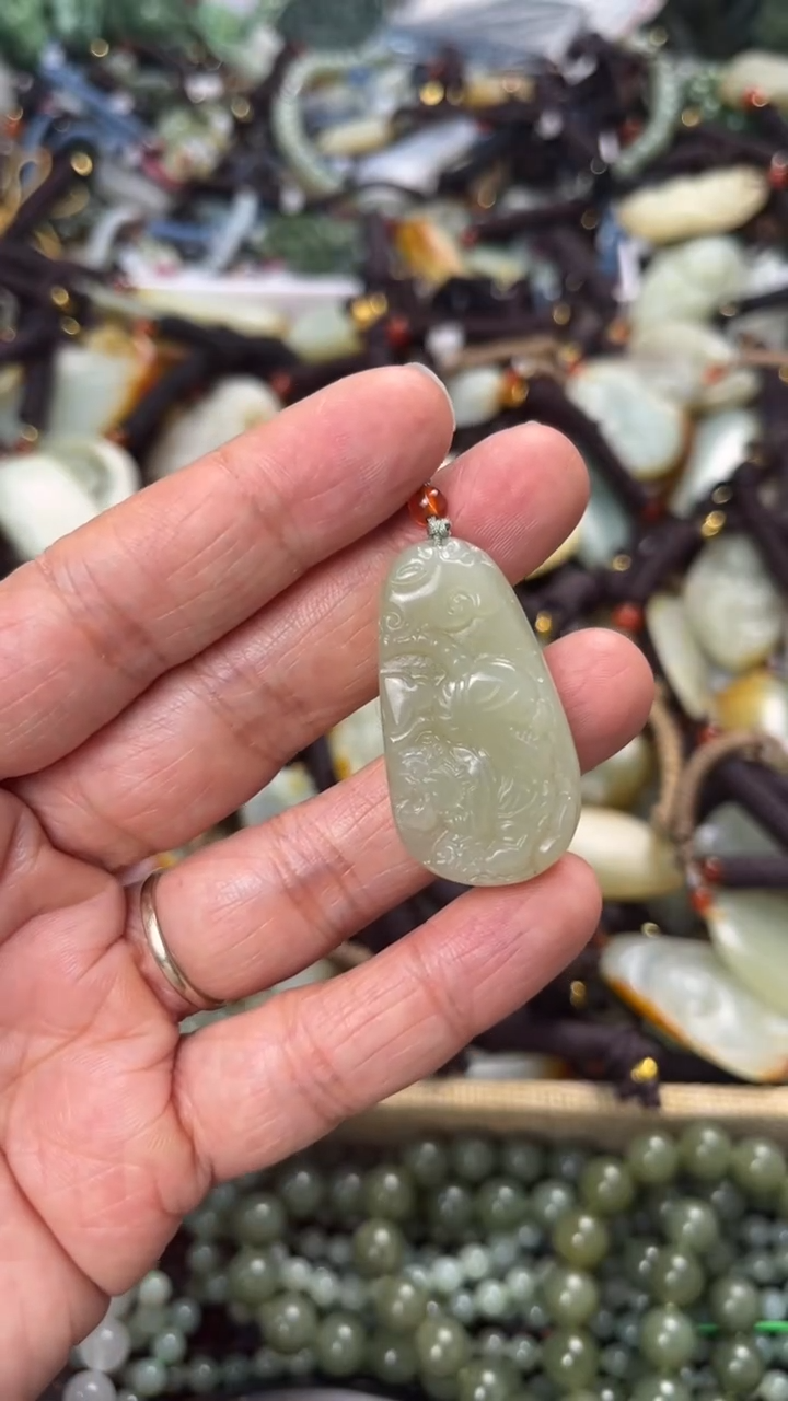 【闪购商品】和田玉颈饰未镶嵌多样性发货没有证书拍一发一有瑕