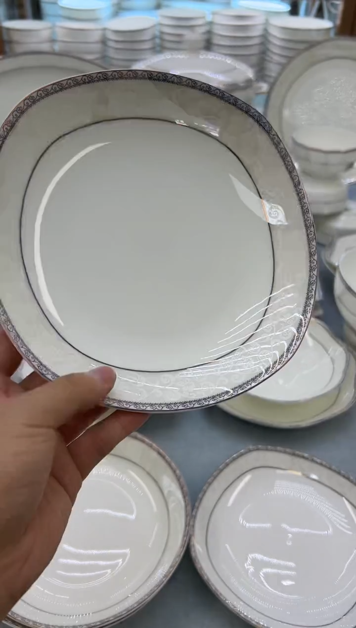 骨瓷玲珑8方4个 