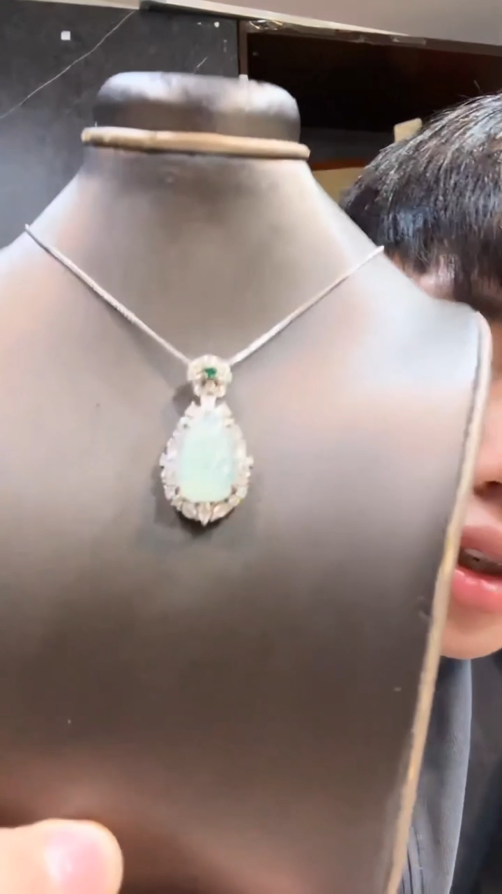 【闪购商品】翡翠吊坠(不含链)未镶嵌多样性发货其一不含链