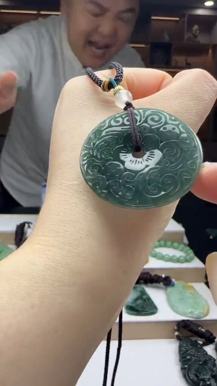 颈饰未镶嵌翡翠多样性发其一  平安扣