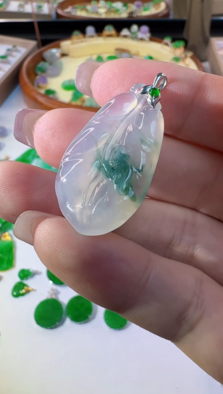 【闪购商品】翡翠颈饰18K金镶嵌缅甸翡翠A货吊坠
