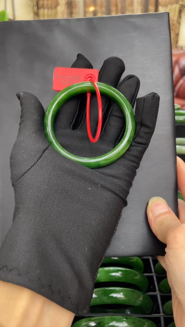 未镶嵌手镯和田玉（碧玉）心*.473