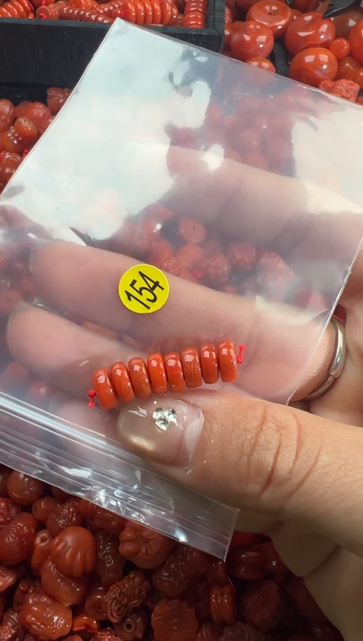 南红玛瑙未镶嵌颈饰1