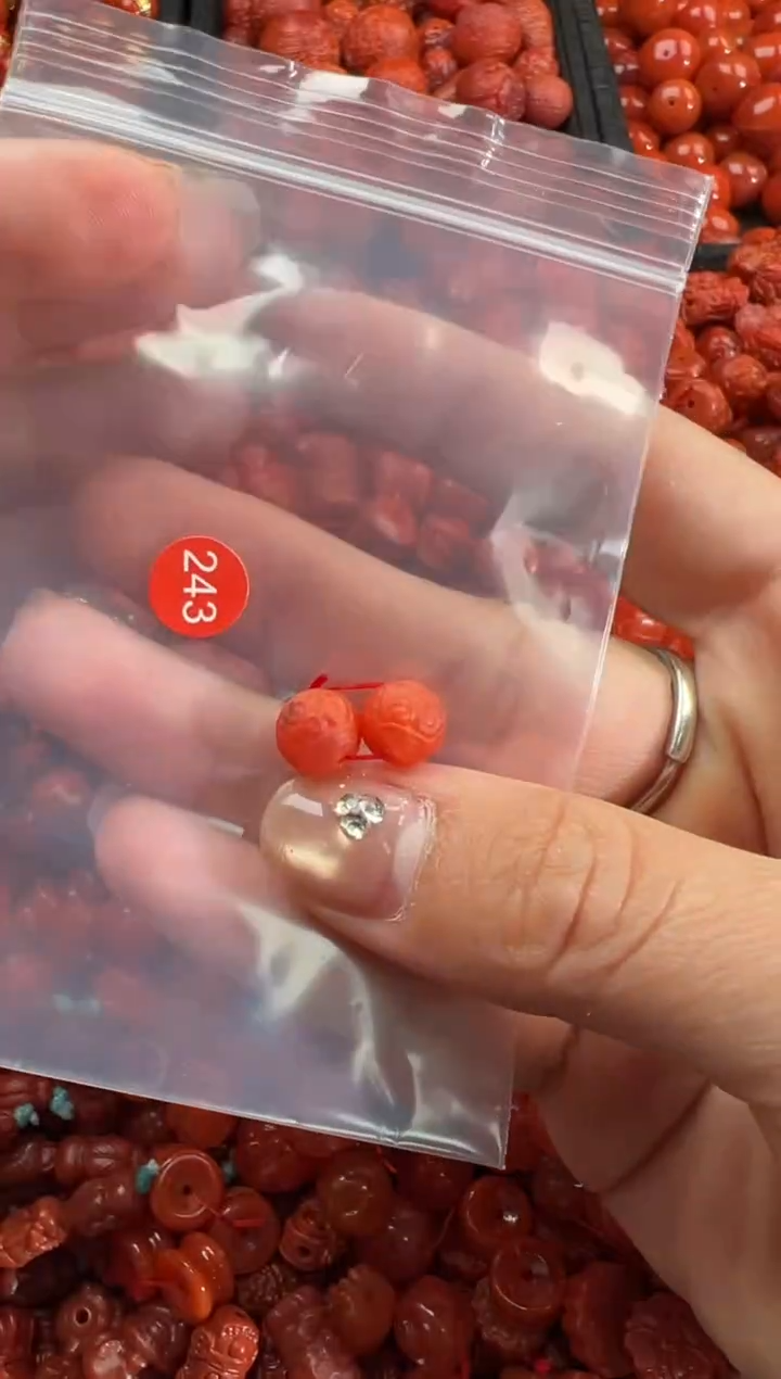 南红玛瑙未镶嵌颈饰2