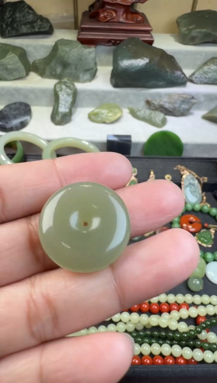 和田玉未镶嵌颈饰和田玉