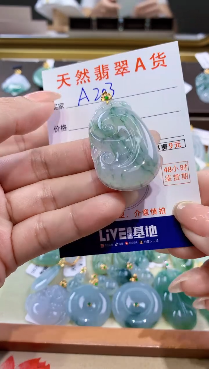 颈饰18K金镶嵌翡翠天然缅甸翡翠A货挂件 