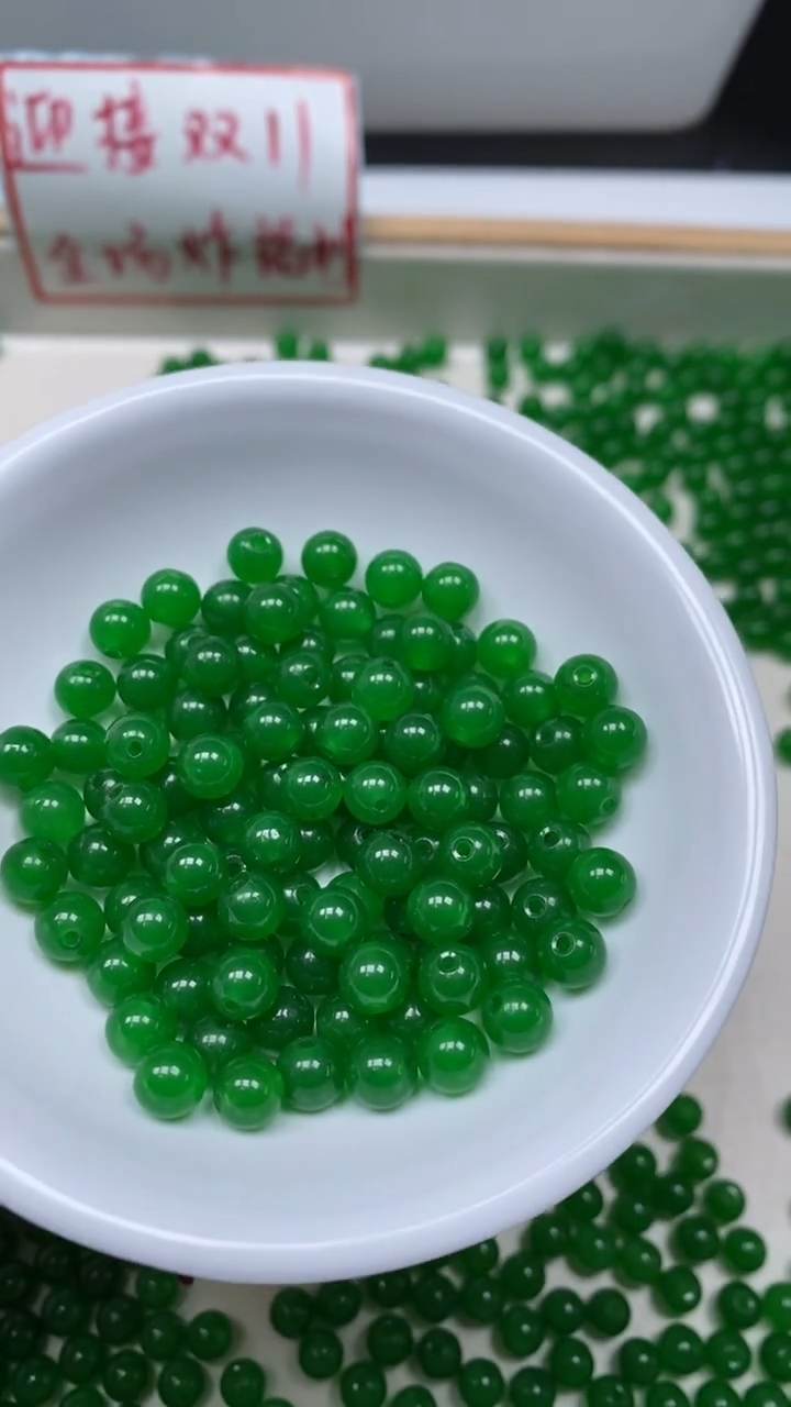 未镶嵌散珠石英质玉B247 苹 果 绿6mm30个5.2元