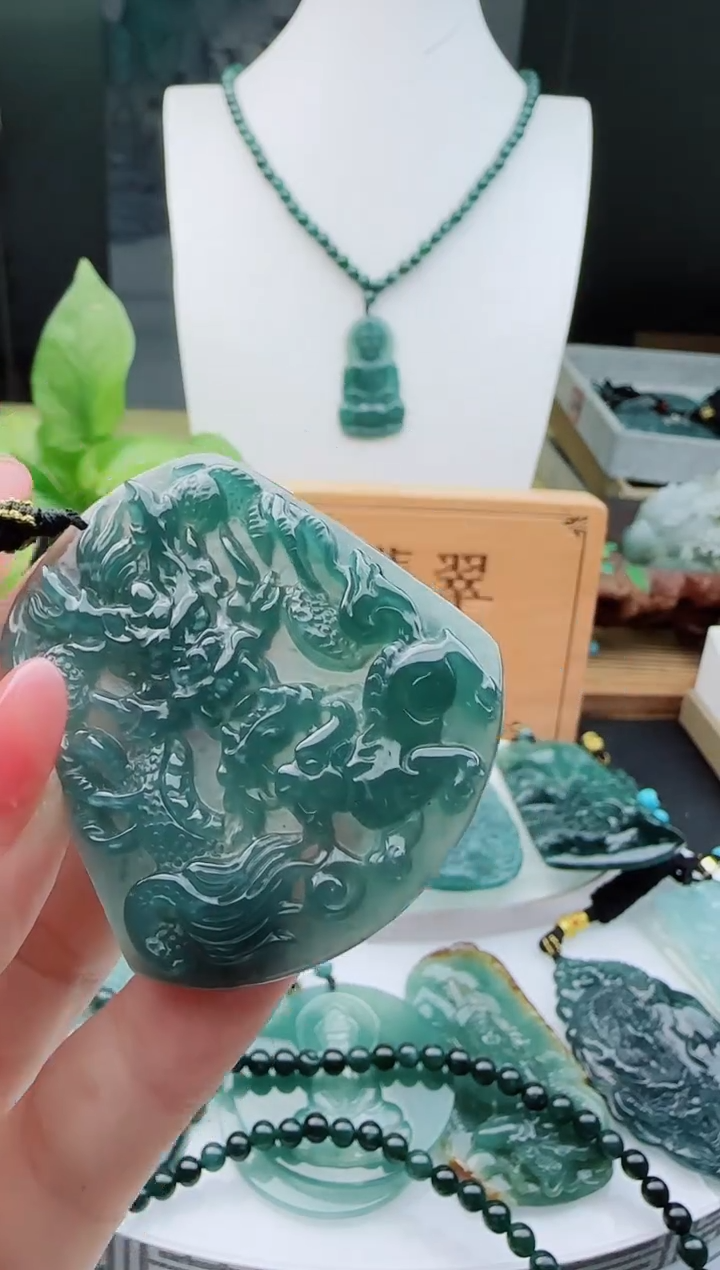 【闪购商品】翡翠颈饰未镶嵌多样性随机一件发货