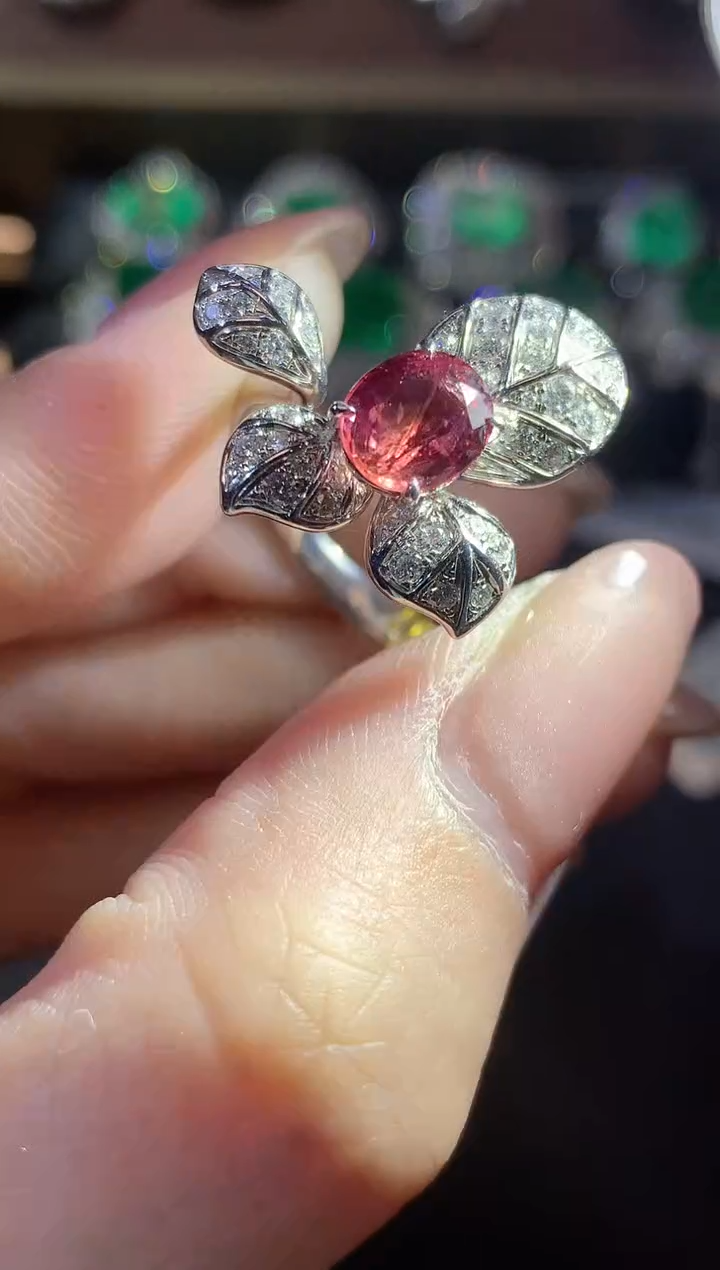 【闪购商品】红宝石戒指18K金镶嵌D66