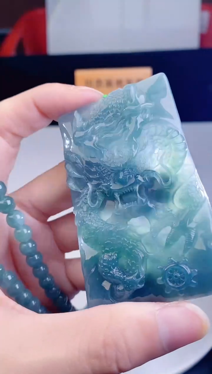 颈饰未镶嵌翡翠   