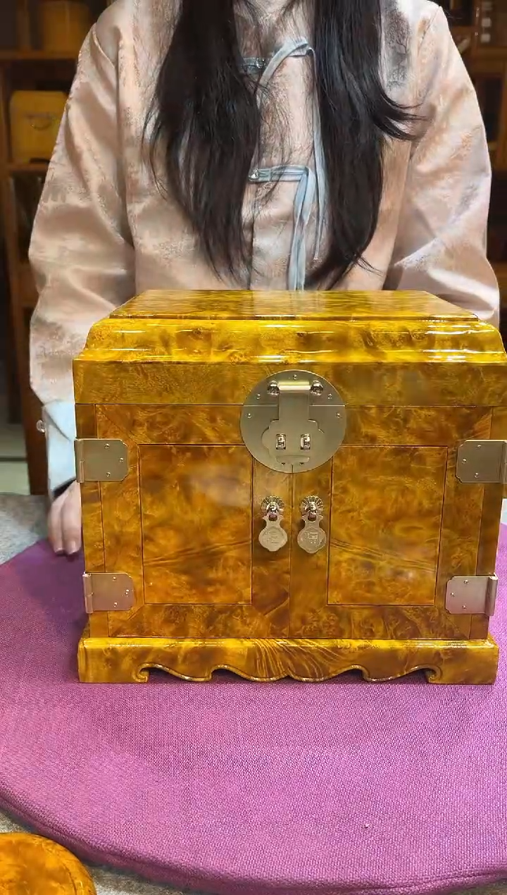 香樟木满留疤官皮箱